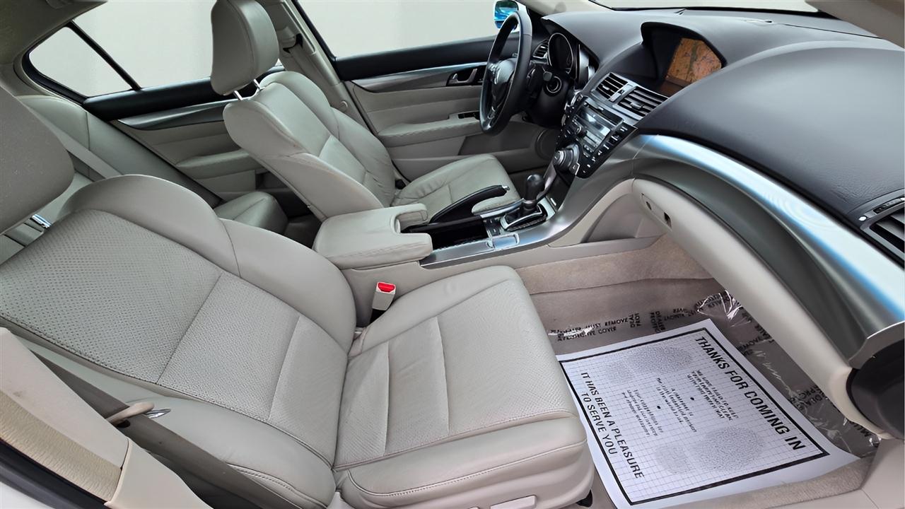 Acura TL 5-Speed AT with Tech Package 2010
