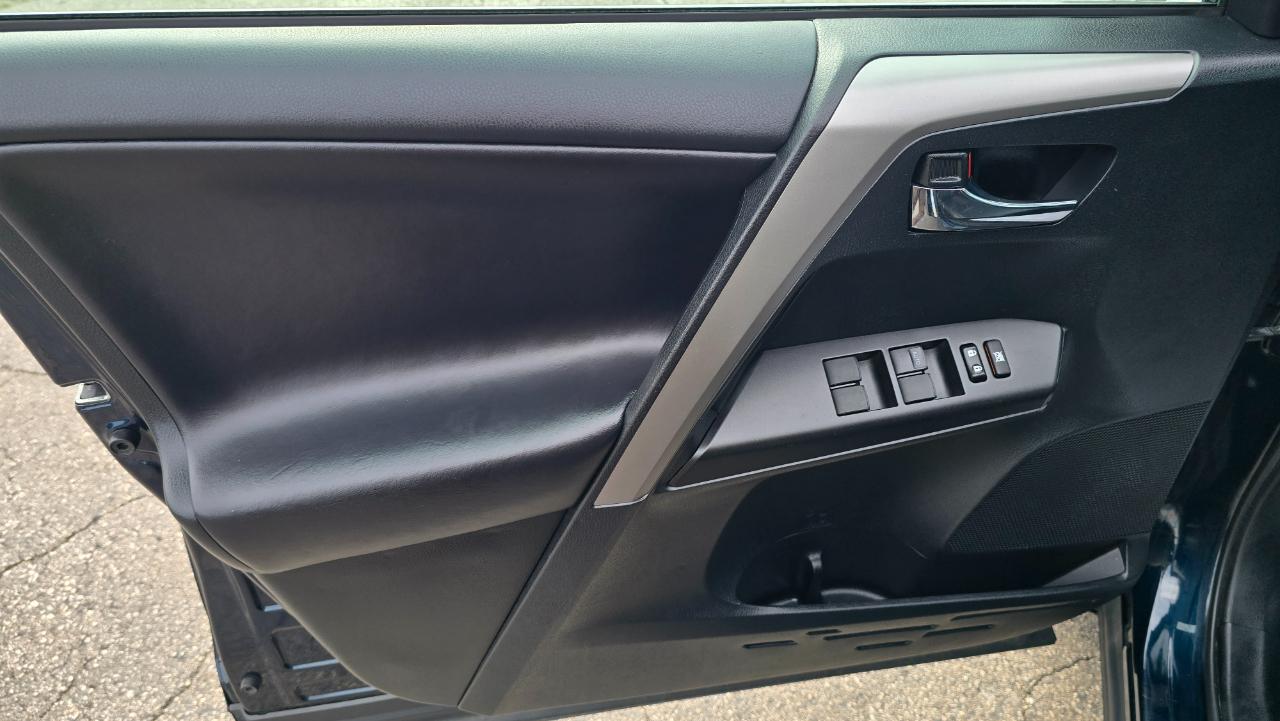 Toyota RAV4 XLE AWD 2018