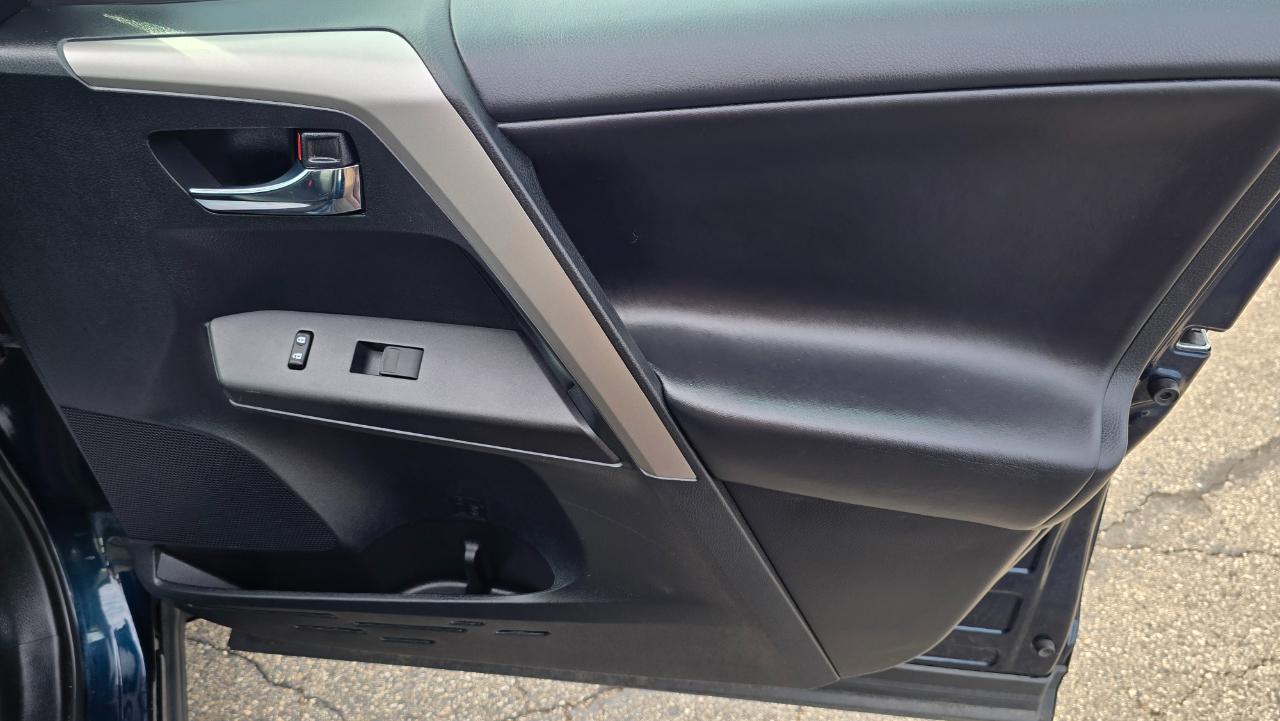 Toyota RAV4 XLE AWD 2018