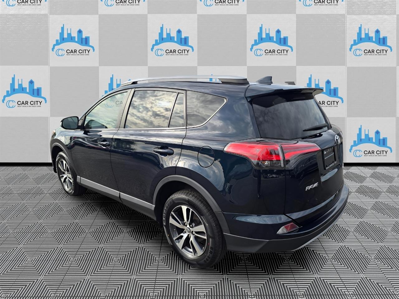 Toyota RAV4 XLE AWD 2018