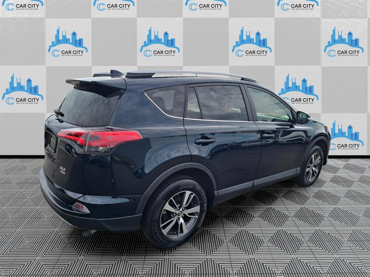 Toyota RAV4 XLE AWD 2018