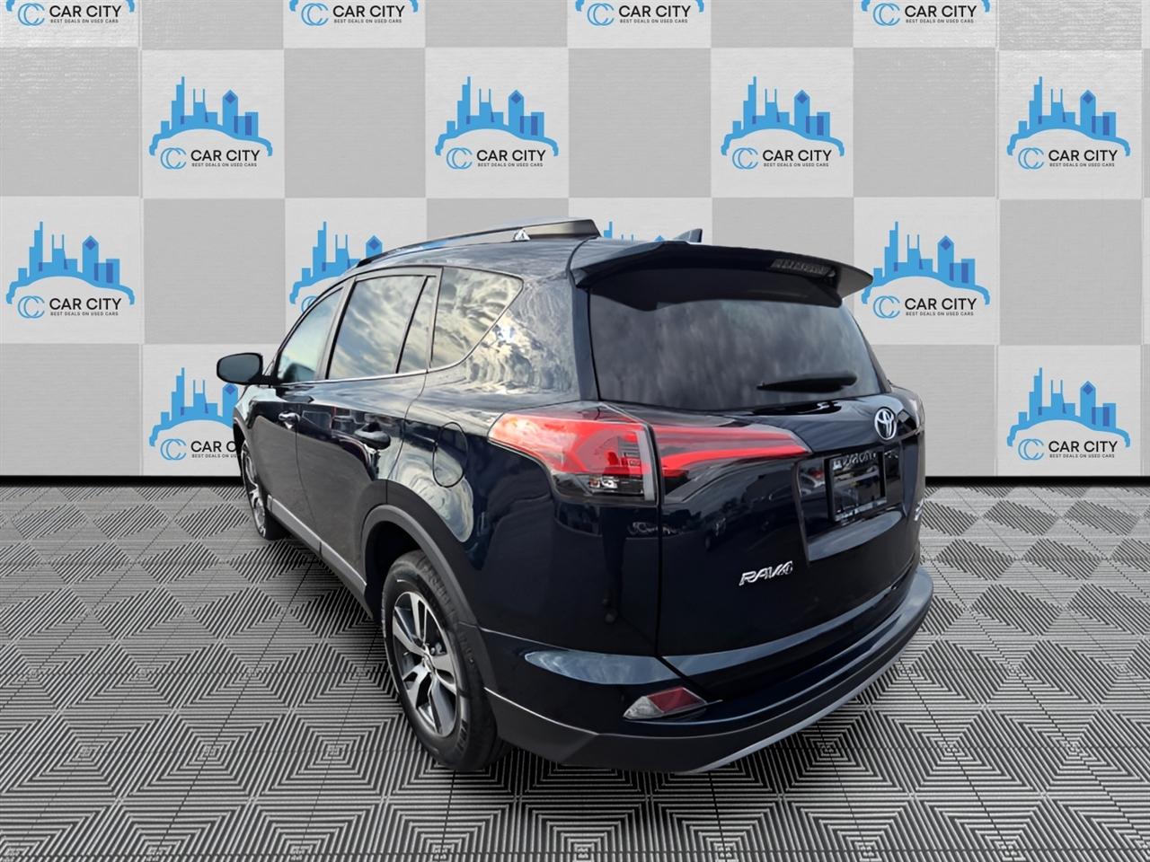 Toyota RAV4 XLE AWD 2018