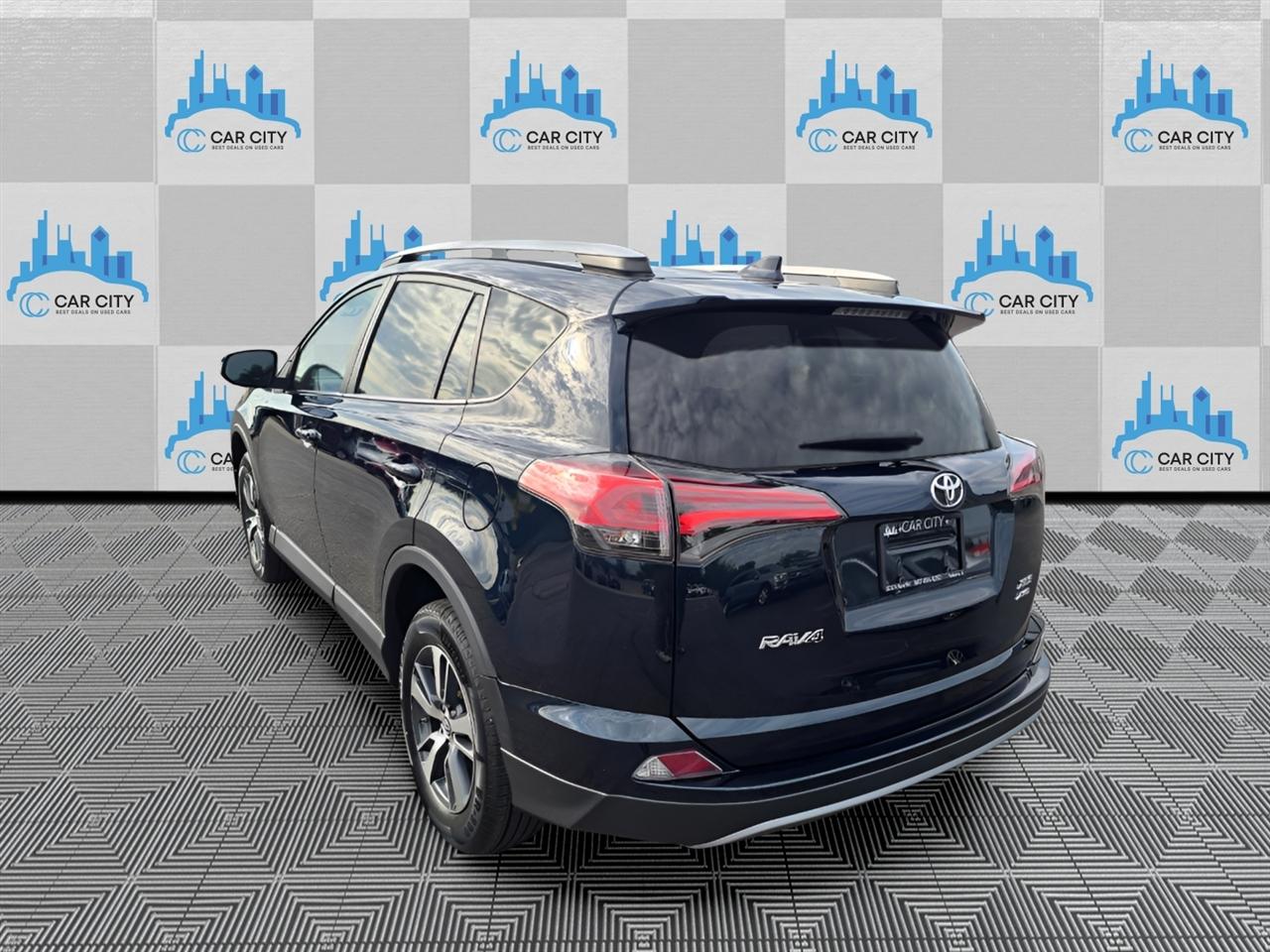 Toyota RAV4 XLE AWD 2018