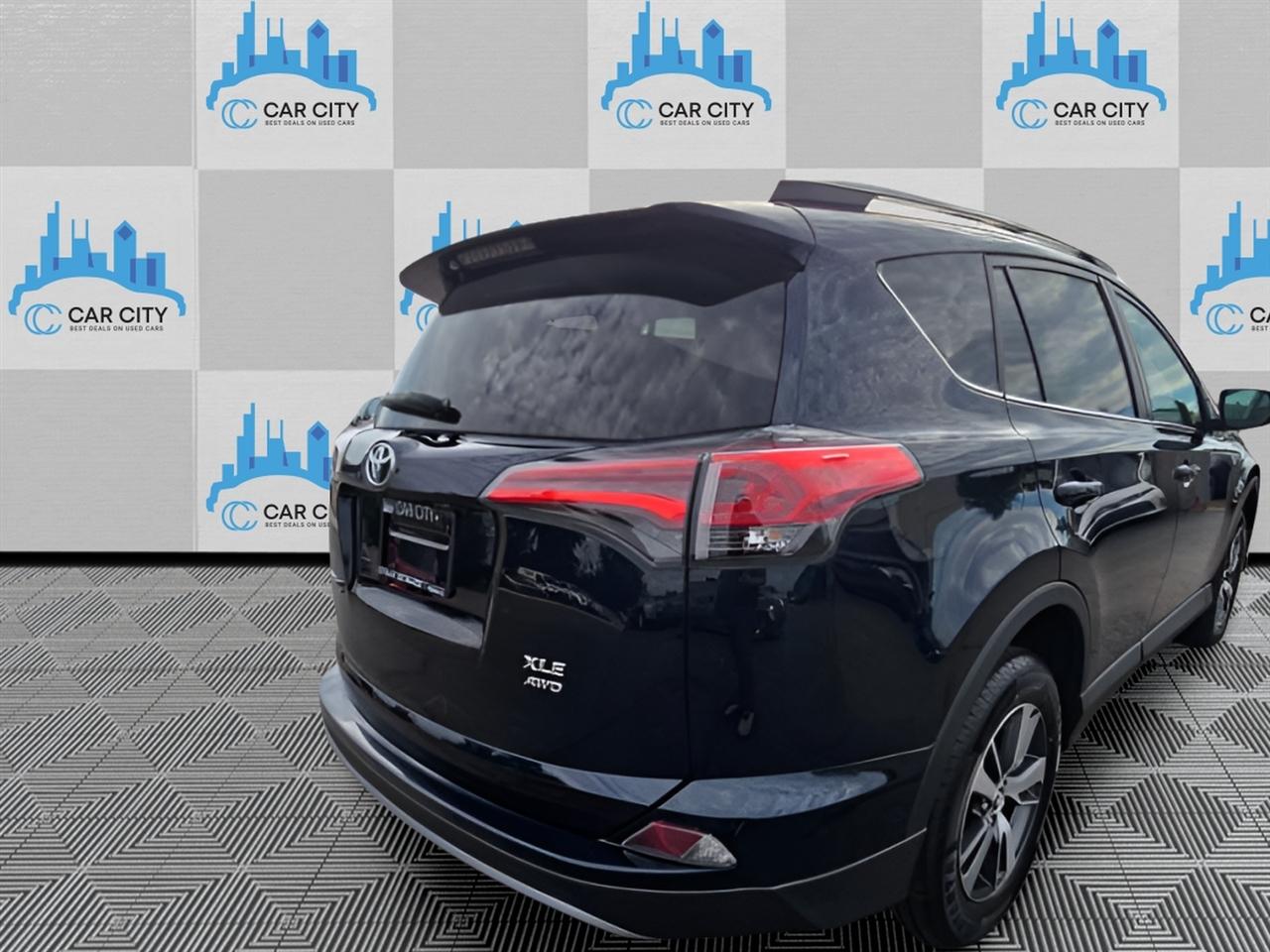 Toyota RAV4 XLE AWD 2018