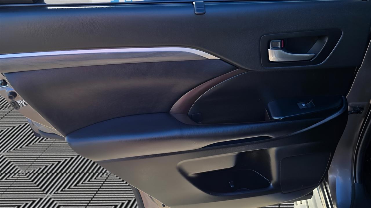 Toyota Highlander Hybrid Limited AWD 2019