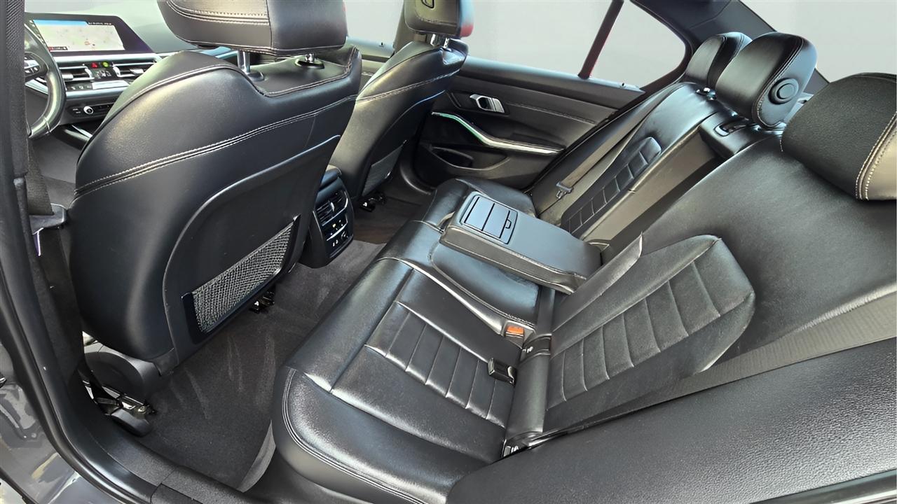 BMW 3-Series 330i xDrive 2020