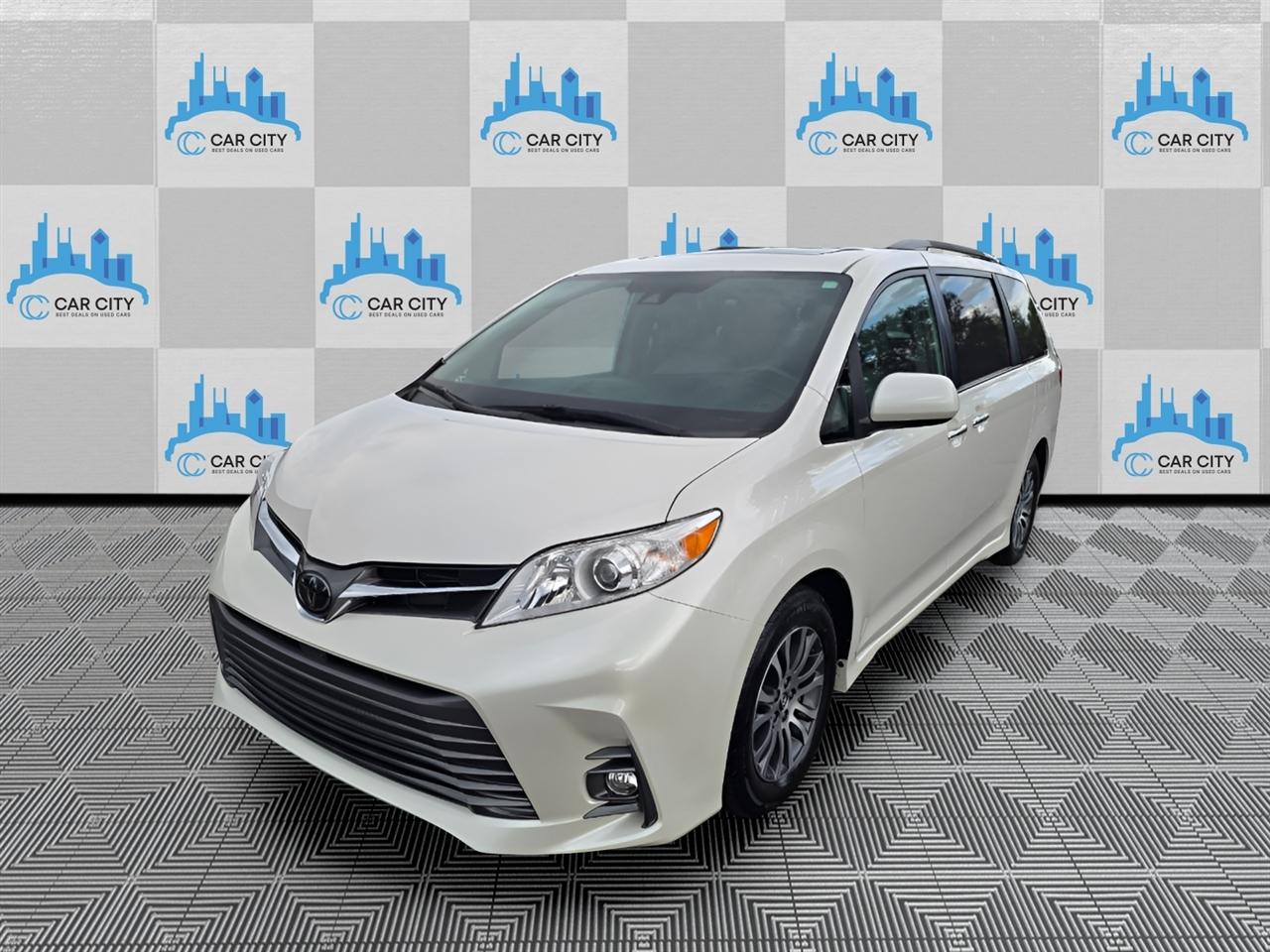 Toyota Sienna XLE 8-Passenger FWD 2019