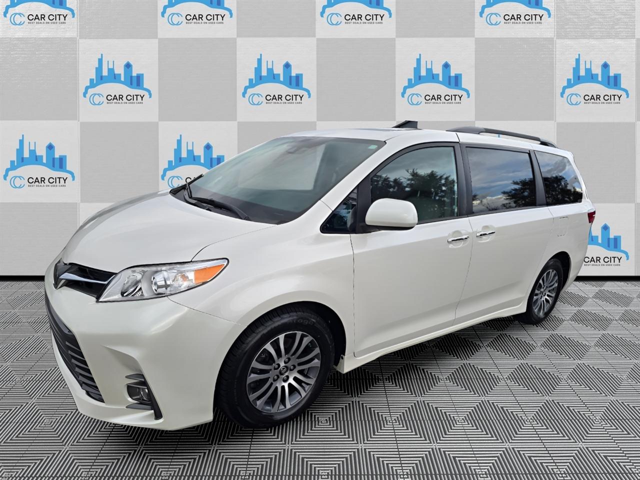 Toyota Sienna XLE 8-Passenger FWD 2019