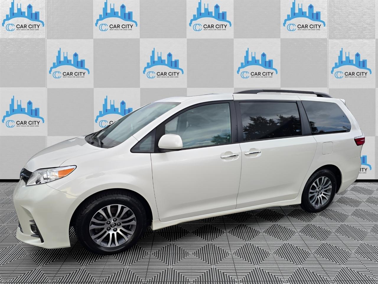 Toyota Sienna XLE 8-Passenger FWD 2019