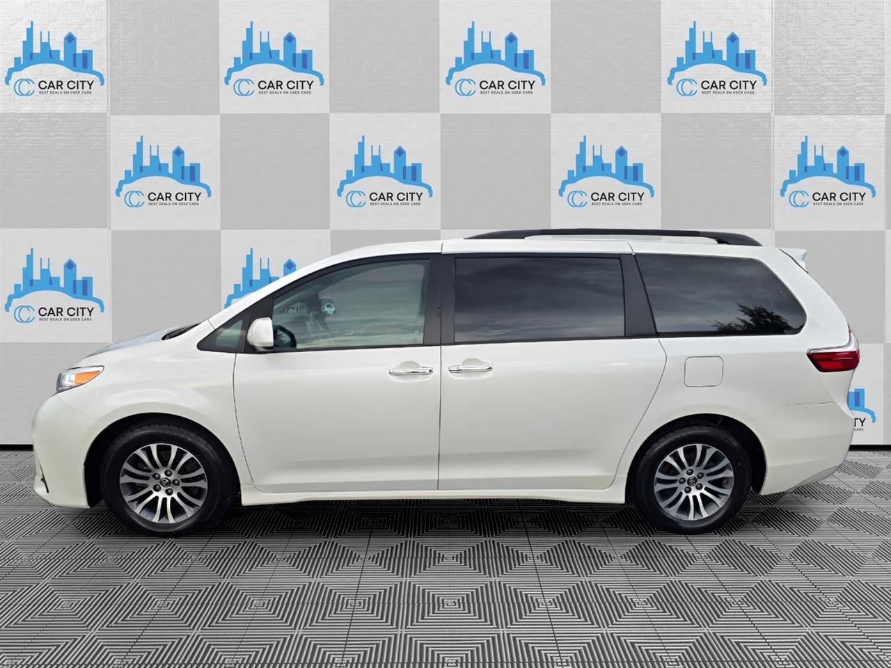 Toyota Sienna XLE 8-Passenger FWD 2019