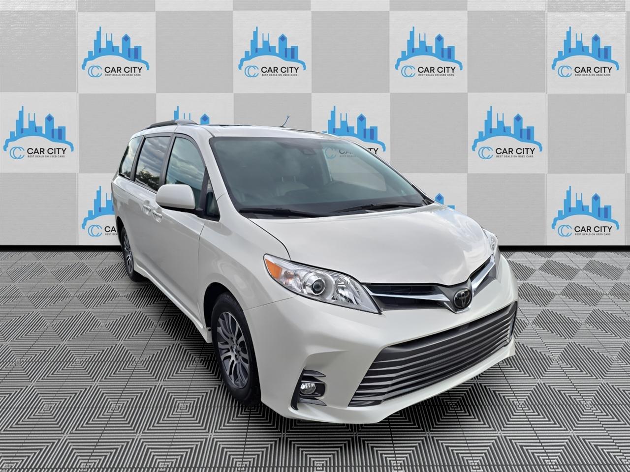 Toyota Sienna XLE 8-Passenger FWD 2019