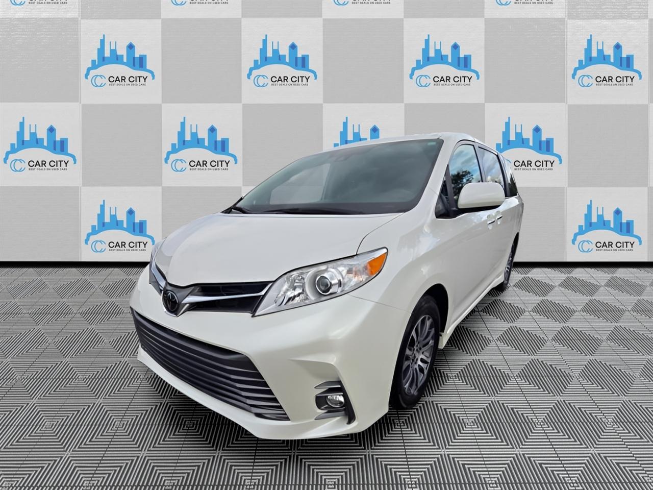 Toyota Sienna XLE 8-Passenger FWD 2019