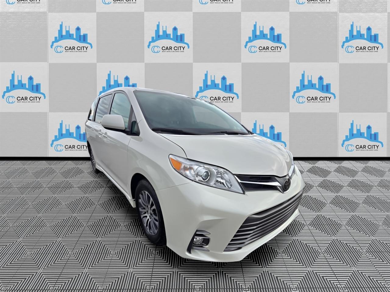 Toyota Sienna XLE 8-Passenger FWD 2019