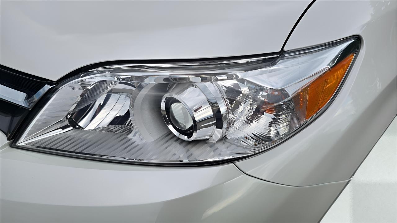 Toyota Sienna XLE 8-Passenger FWD 2019