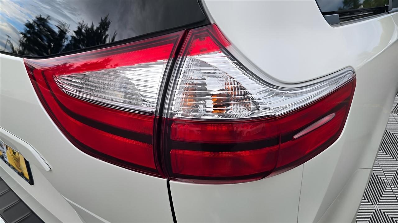 Toyota Sienna XLE 8-Passenger FWD 2019