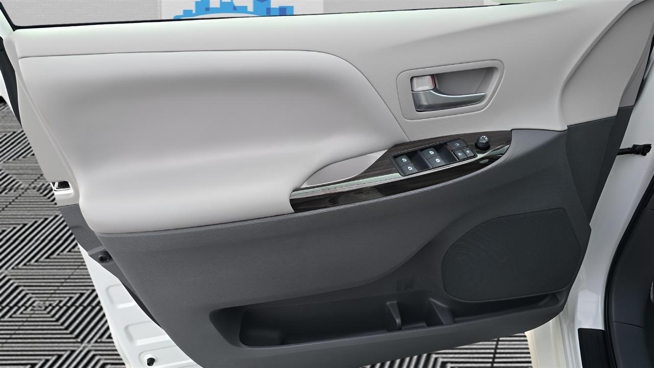 Toyota Sienna XLE 8-Passenger FWD 2019