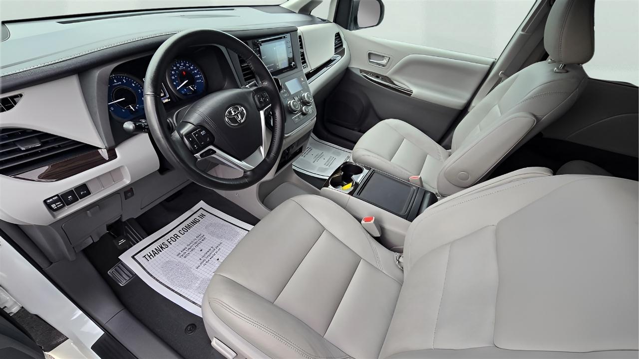 Toyota Sienna XLE 8-Passenger FWD 2019