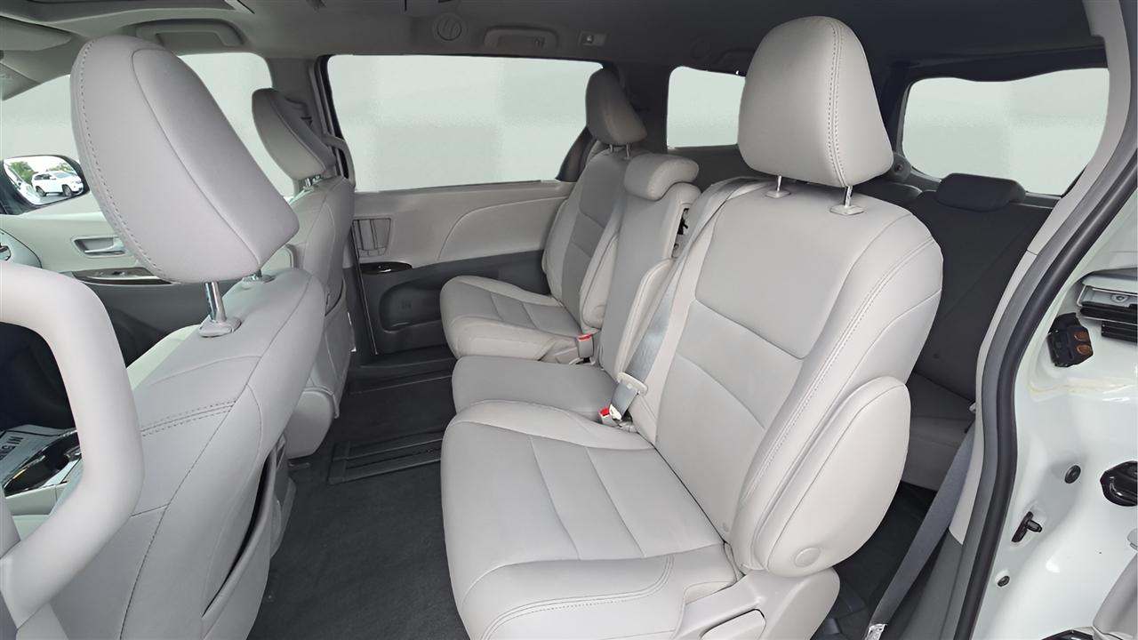 Toyota Sienna XLE 8-Passenger FWD 2019