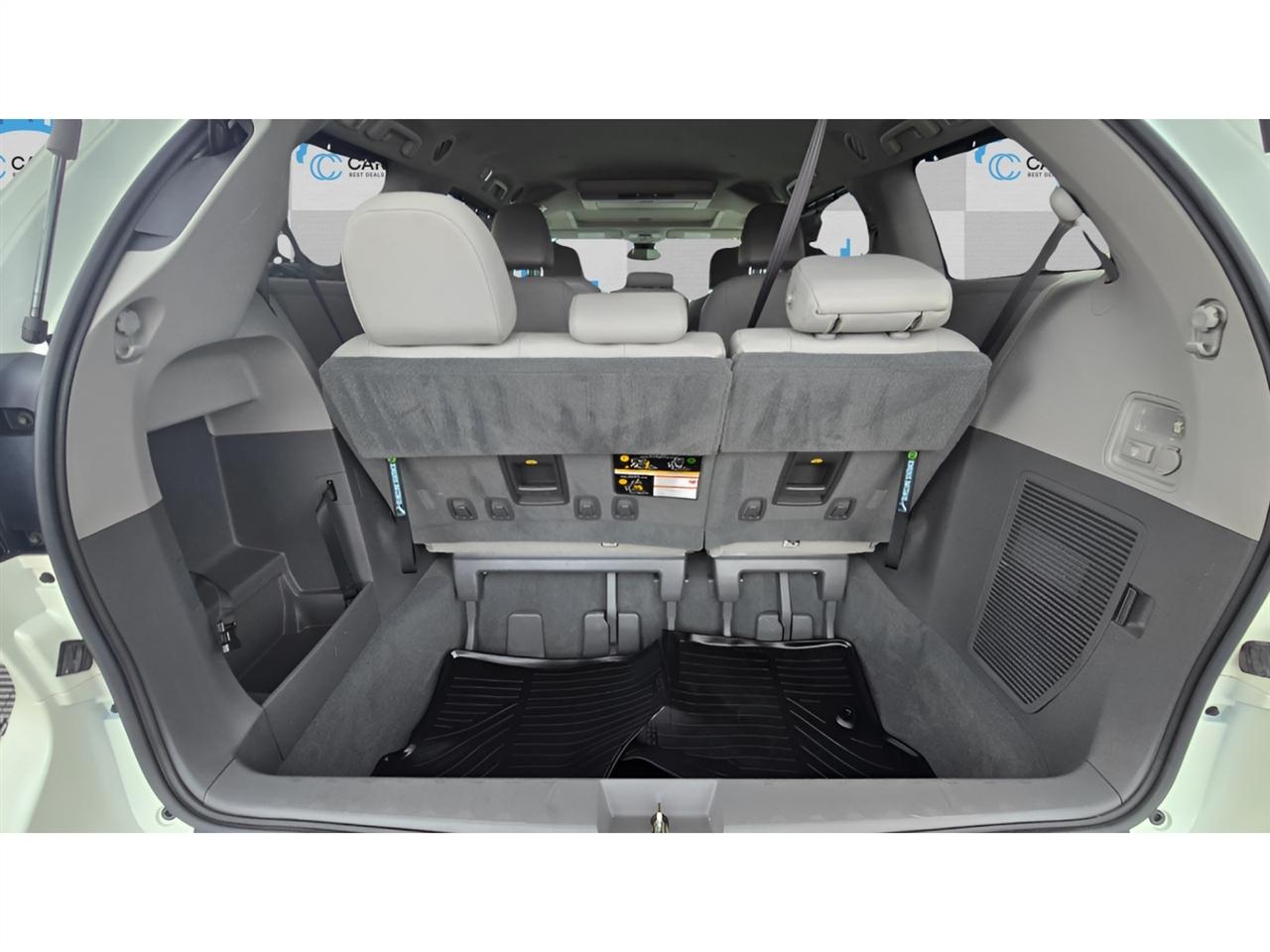 Toyota Sienna XLE 8-Passenger FWD 2019