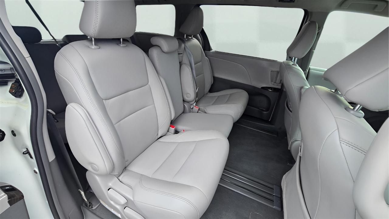 Toyota Sienna XLE 8-Passenger FWD 2019
