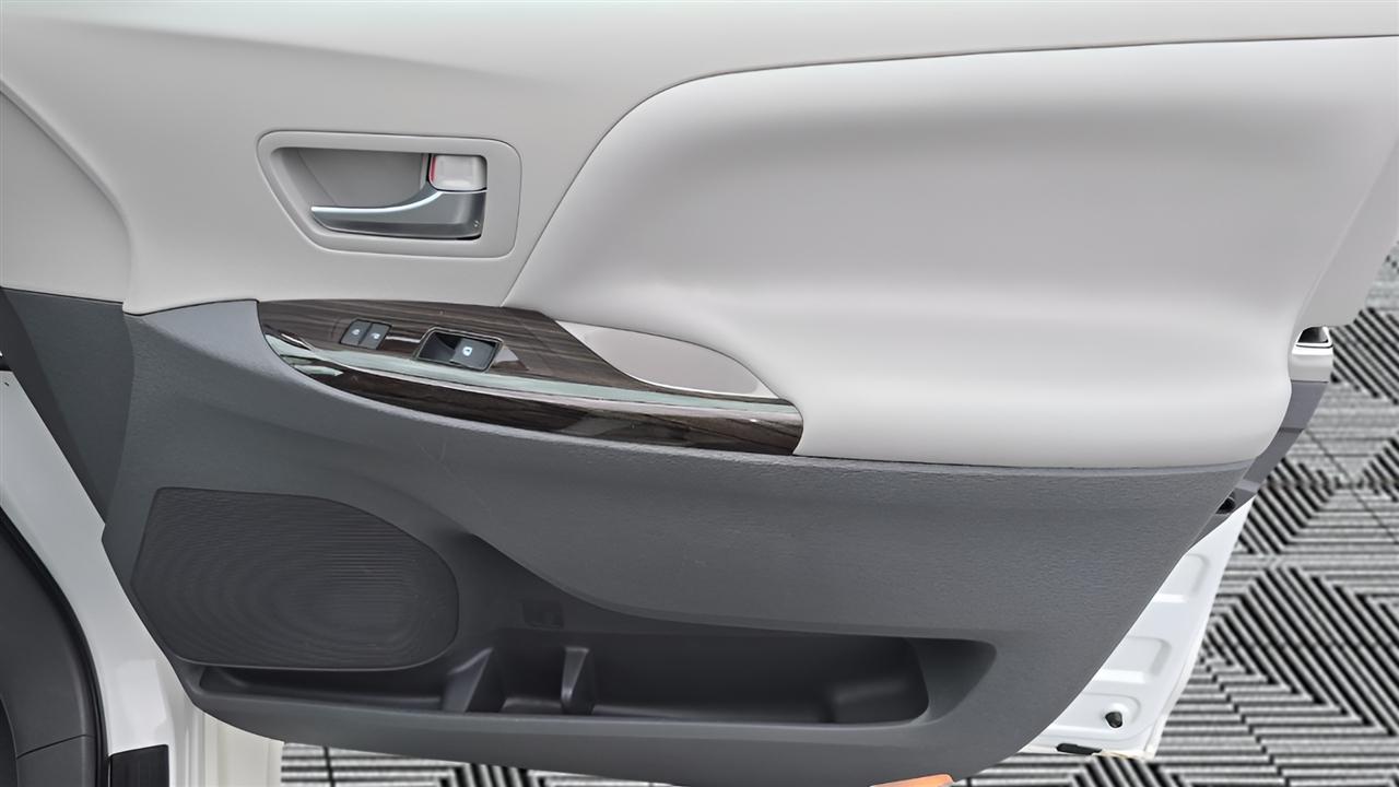 Toyota Sienna XLE 8-Passenger FWD 2019