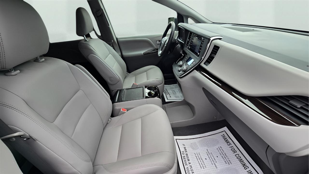 Toyota Sienna XLE 8-Passenger FWD 2019