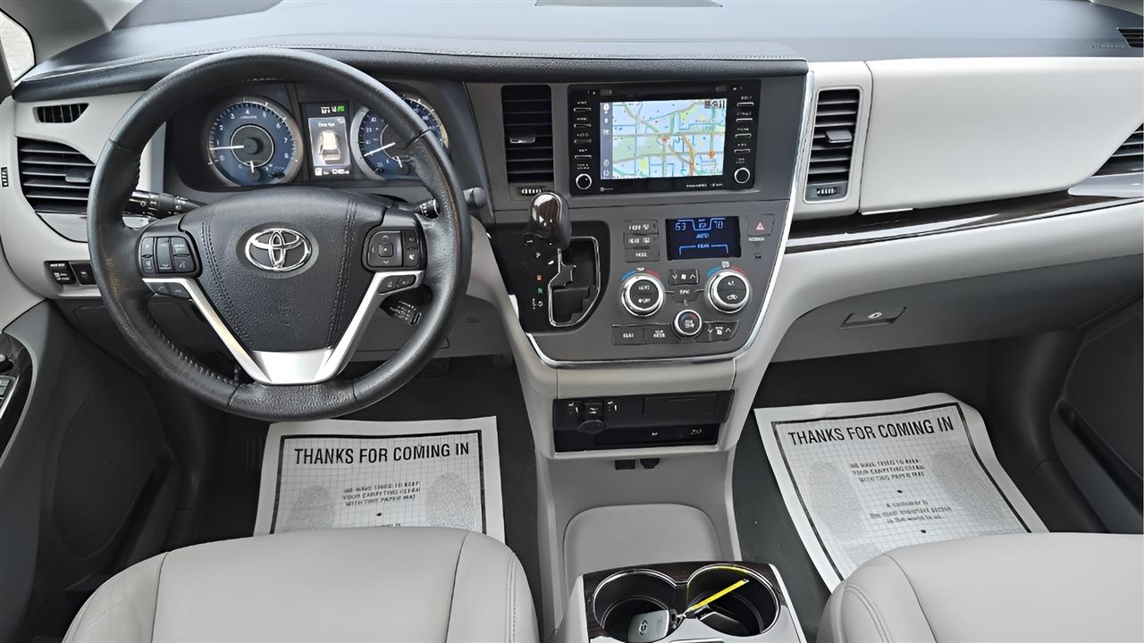 Toyota Sienna XLE 8-Passenger FWD 2019
