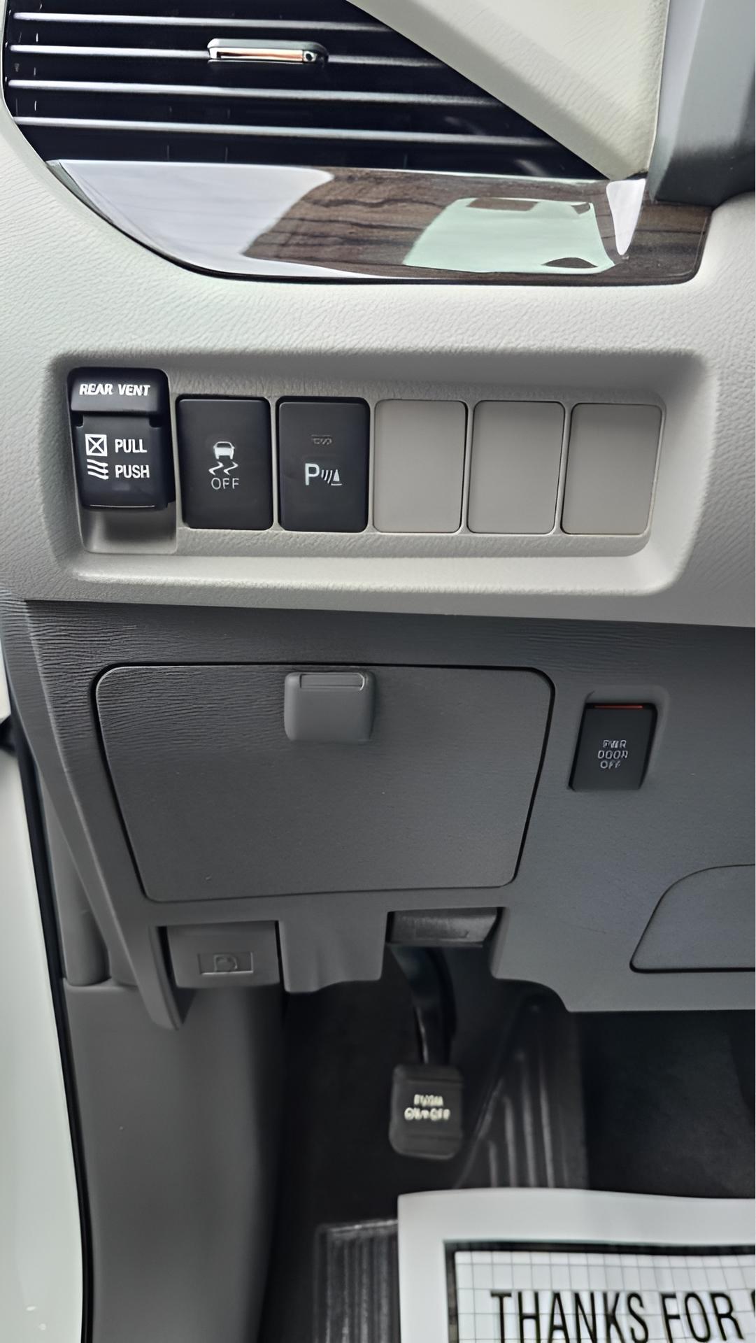 Toyota Sienna XLE 8-Passenger FWD 2019