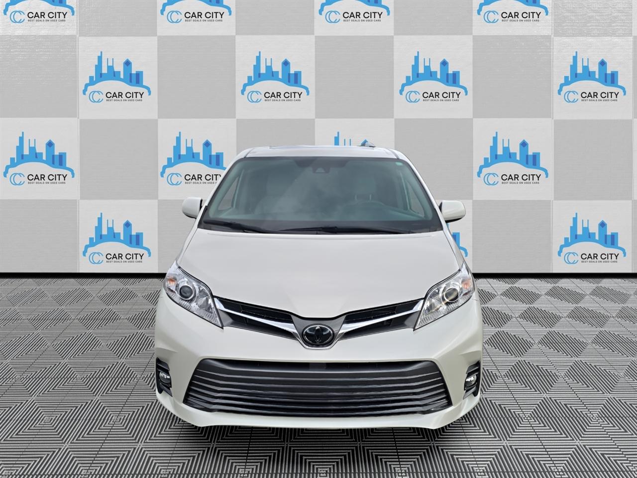 Toyota Sienna XLE 8-Passenger FWD 2019