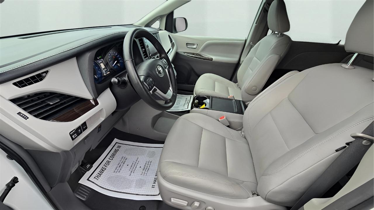 Toyota Sienna XLE 8-Passenger FWD 2019