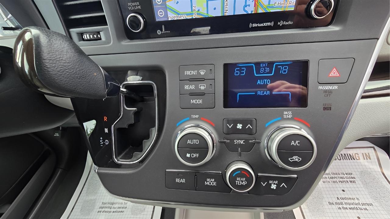 Toyota Sienna XLE 8-Passenger FWD 2019