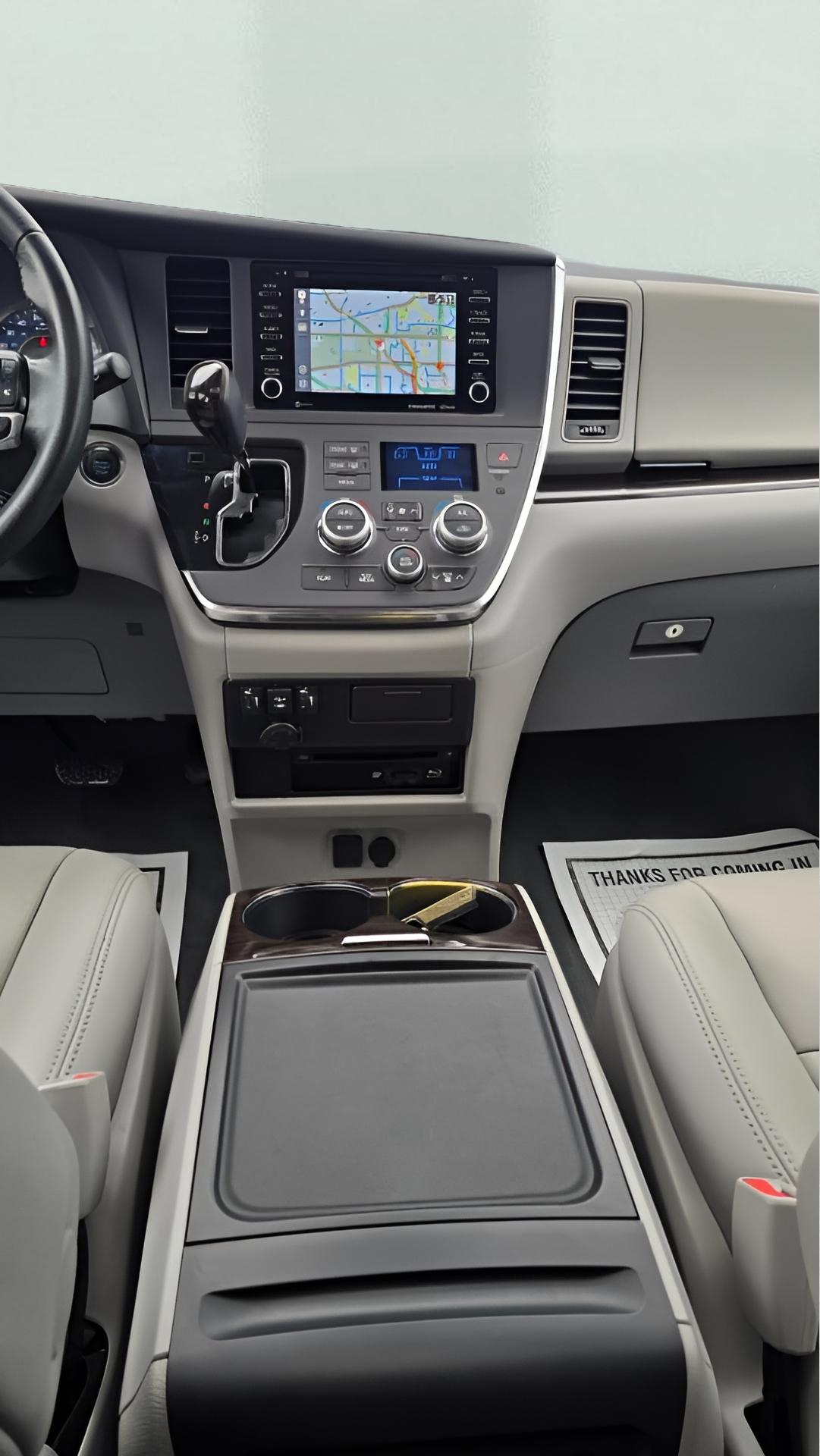 Toyota Sienna XLE 8-Passenger FWD 2019