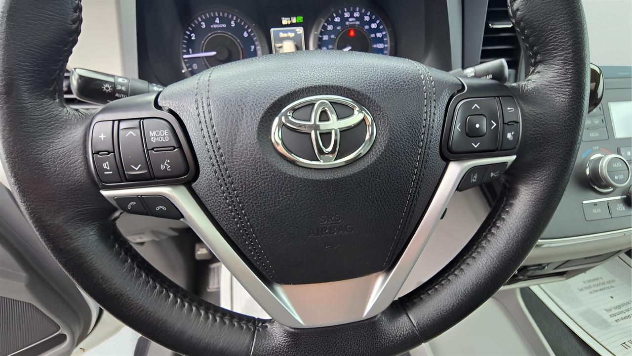 Toyota Sienna XLE 8-Passenger FWD 2019