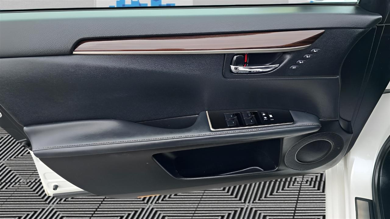 Lexus ES 350 Sedan 2017