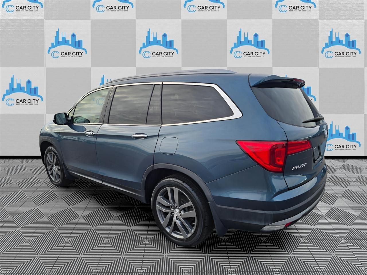 Honda Pilot Touring 4WD 2017