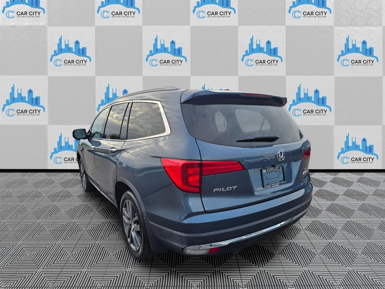 Honda Pilot Touring 4WD 2017