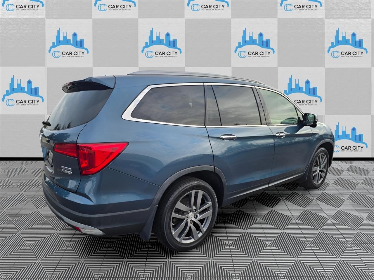 Honda Pilot Touring 4WD 2017