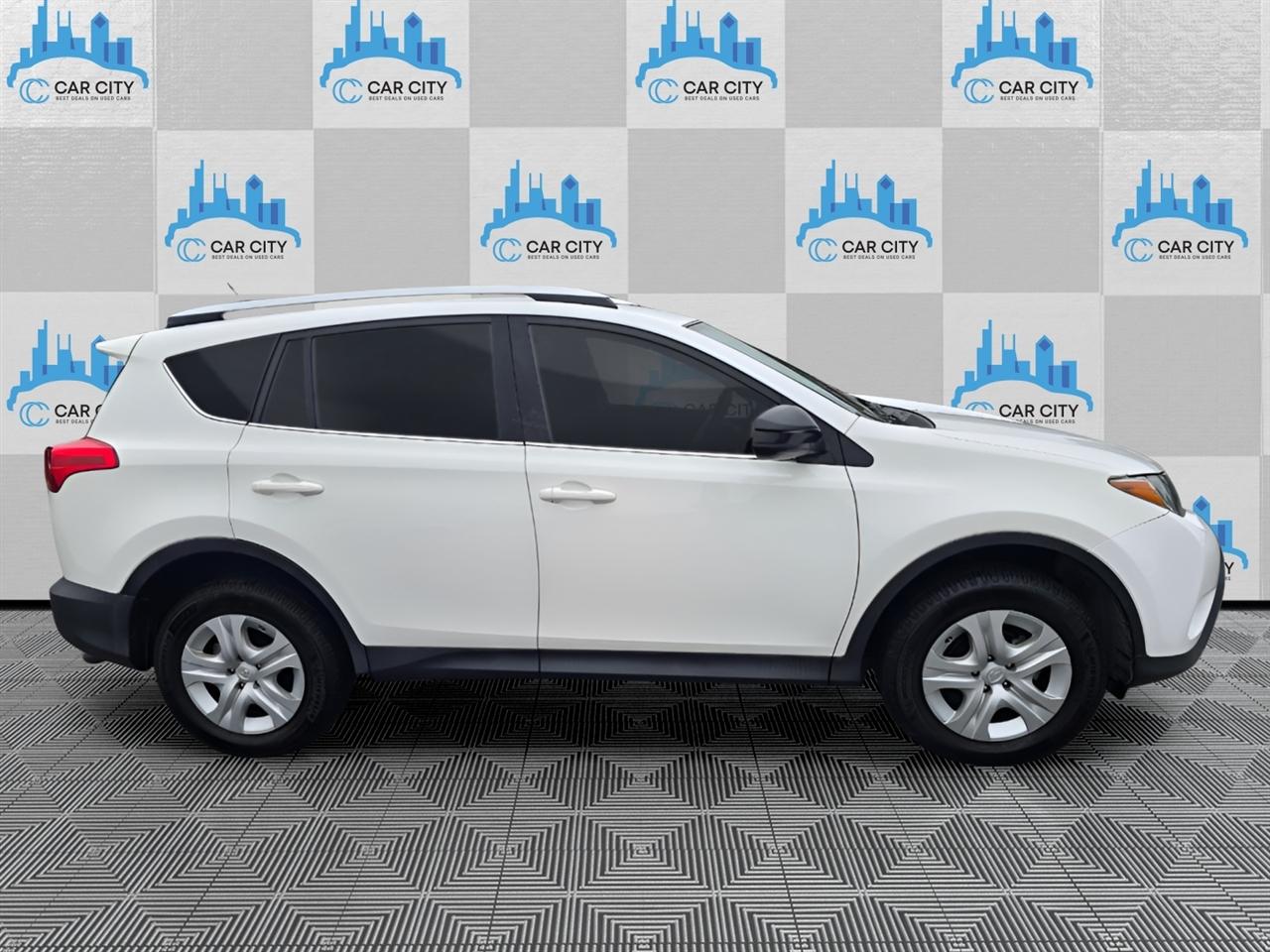 Toyota RAV4 LE AWD 2014