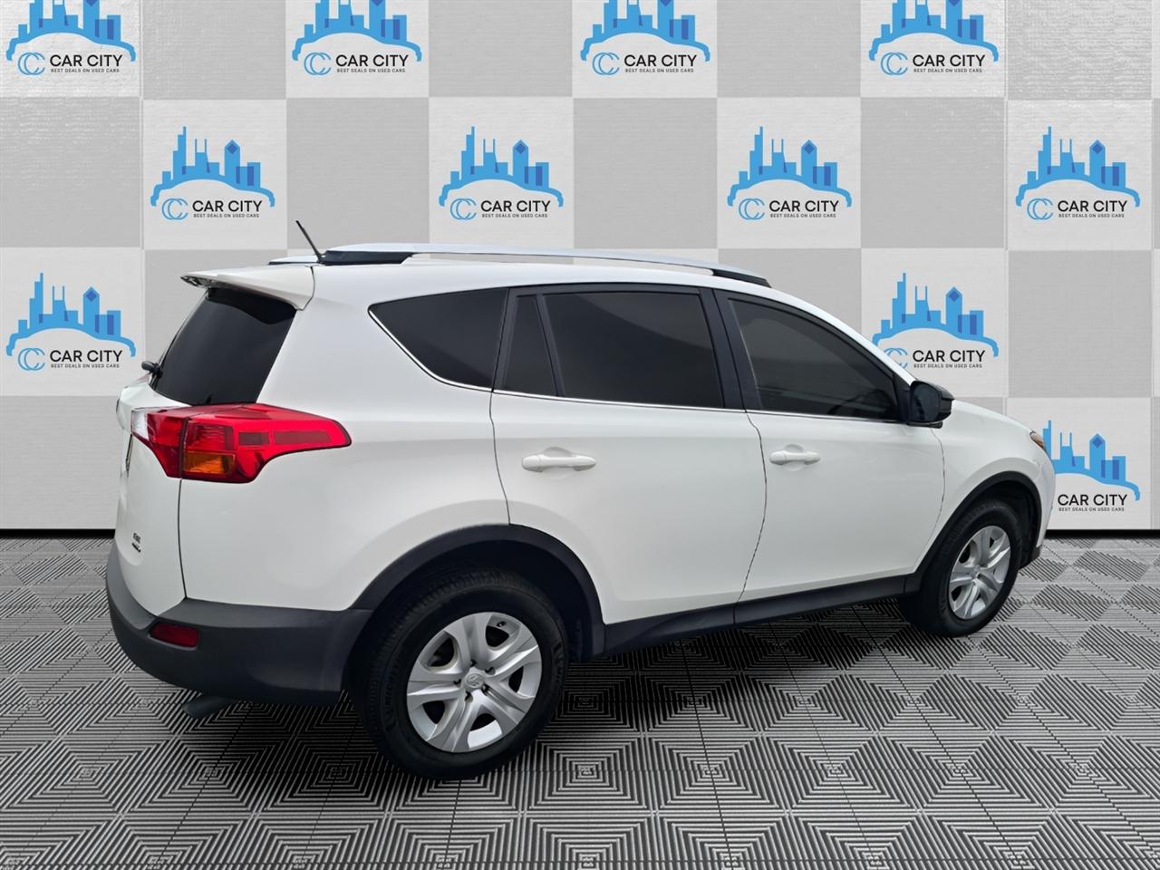Toyota RAV4 LE AWD 2014