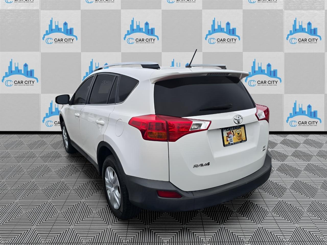 Toyota RAV4 LE AWD 2014