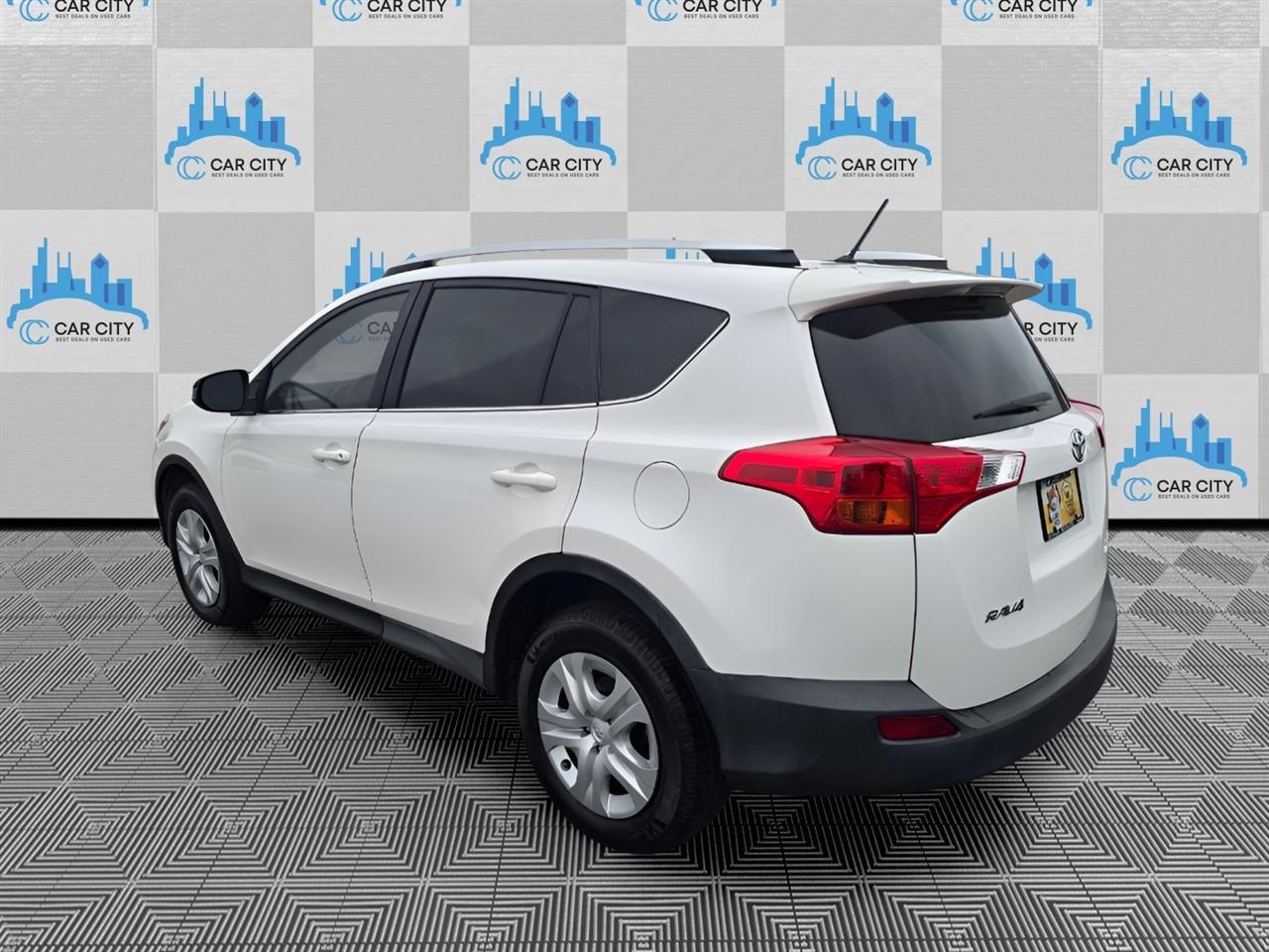 Toyota RAV4 LE AWD 2014