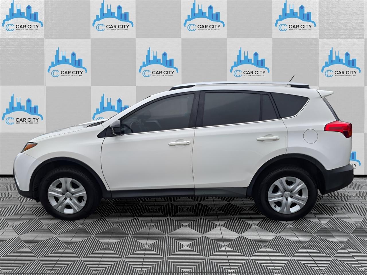 Toyota RAV4 LE AWD 2014