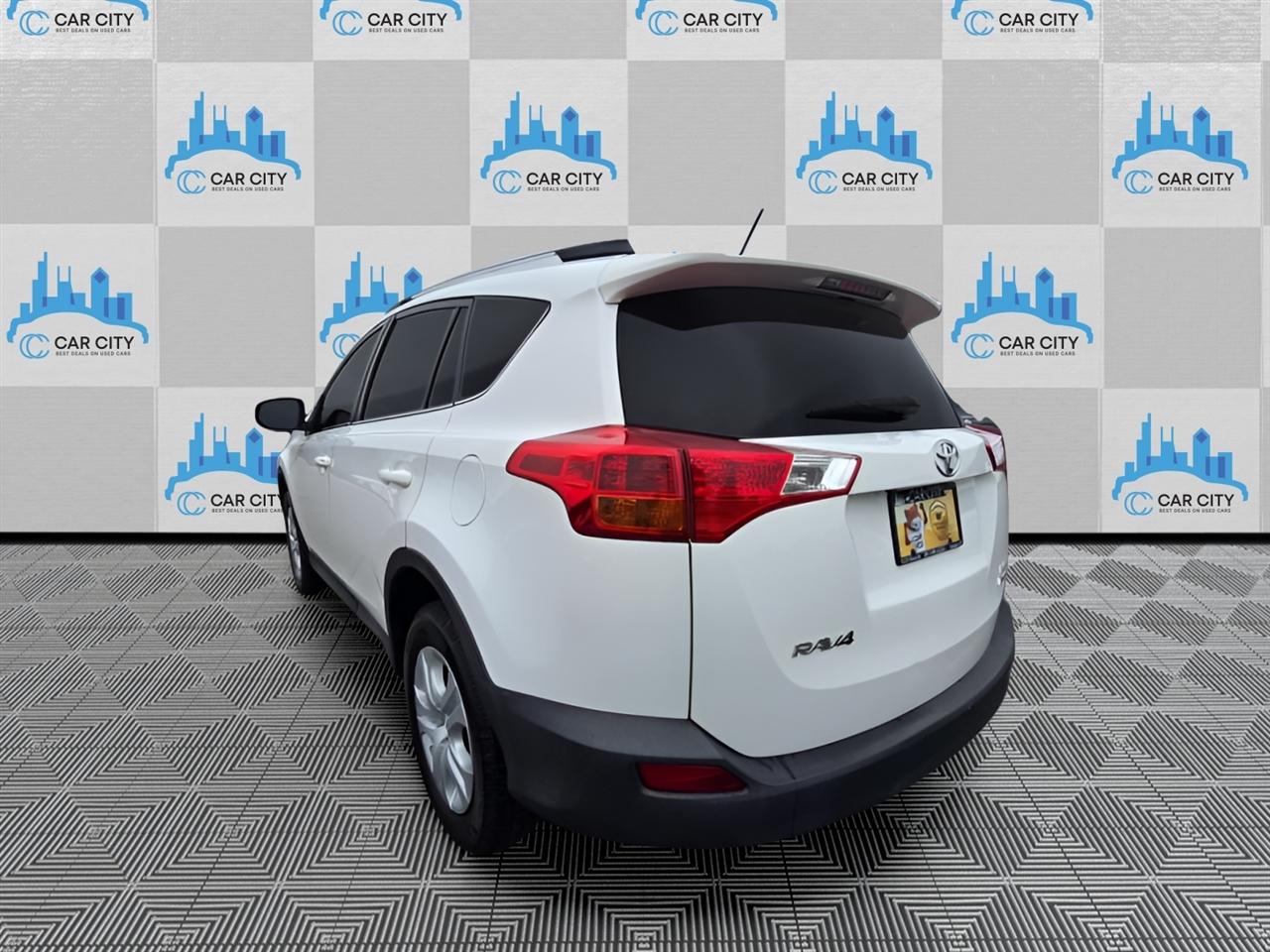 Toyota RAV4 LE AWD 2014
