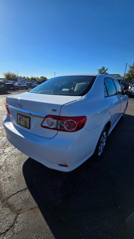Toyota Corolla LE 2011