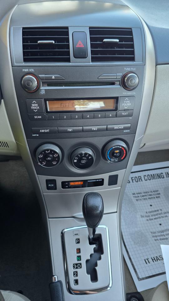 Toyota Corolla LE 2011