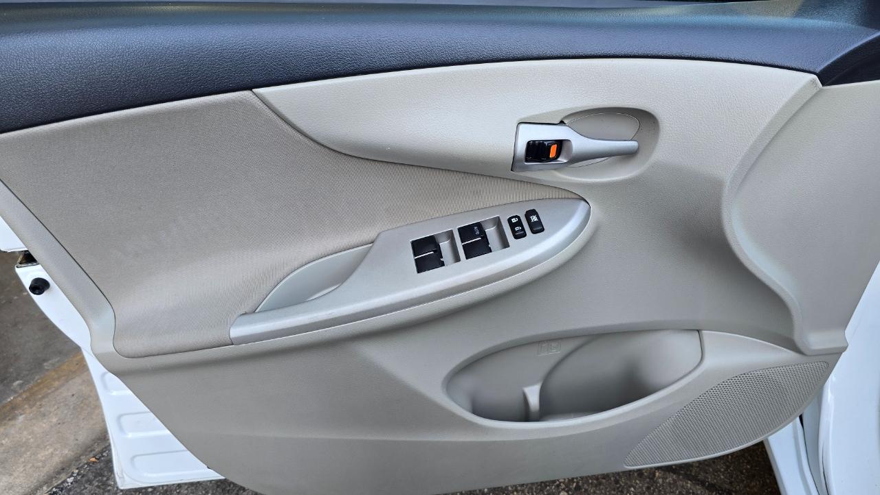 Toyota Corolla LE 2011