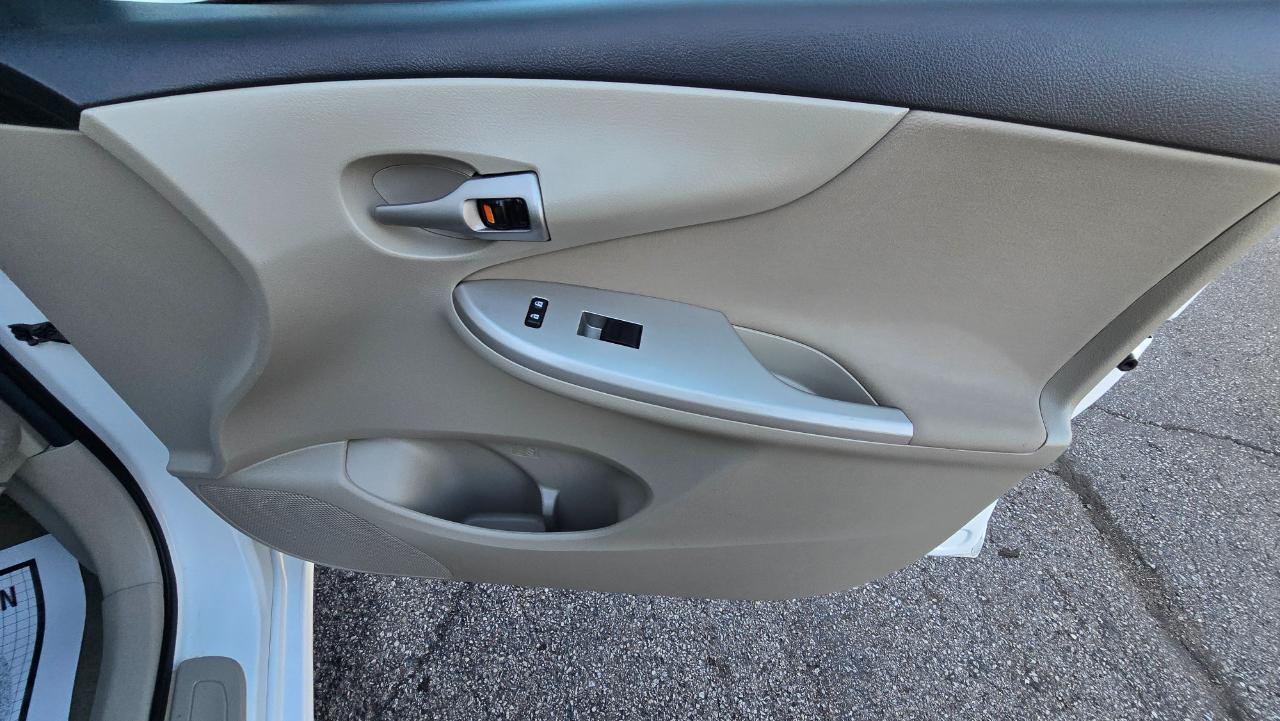Toyota Corolla LE 2011