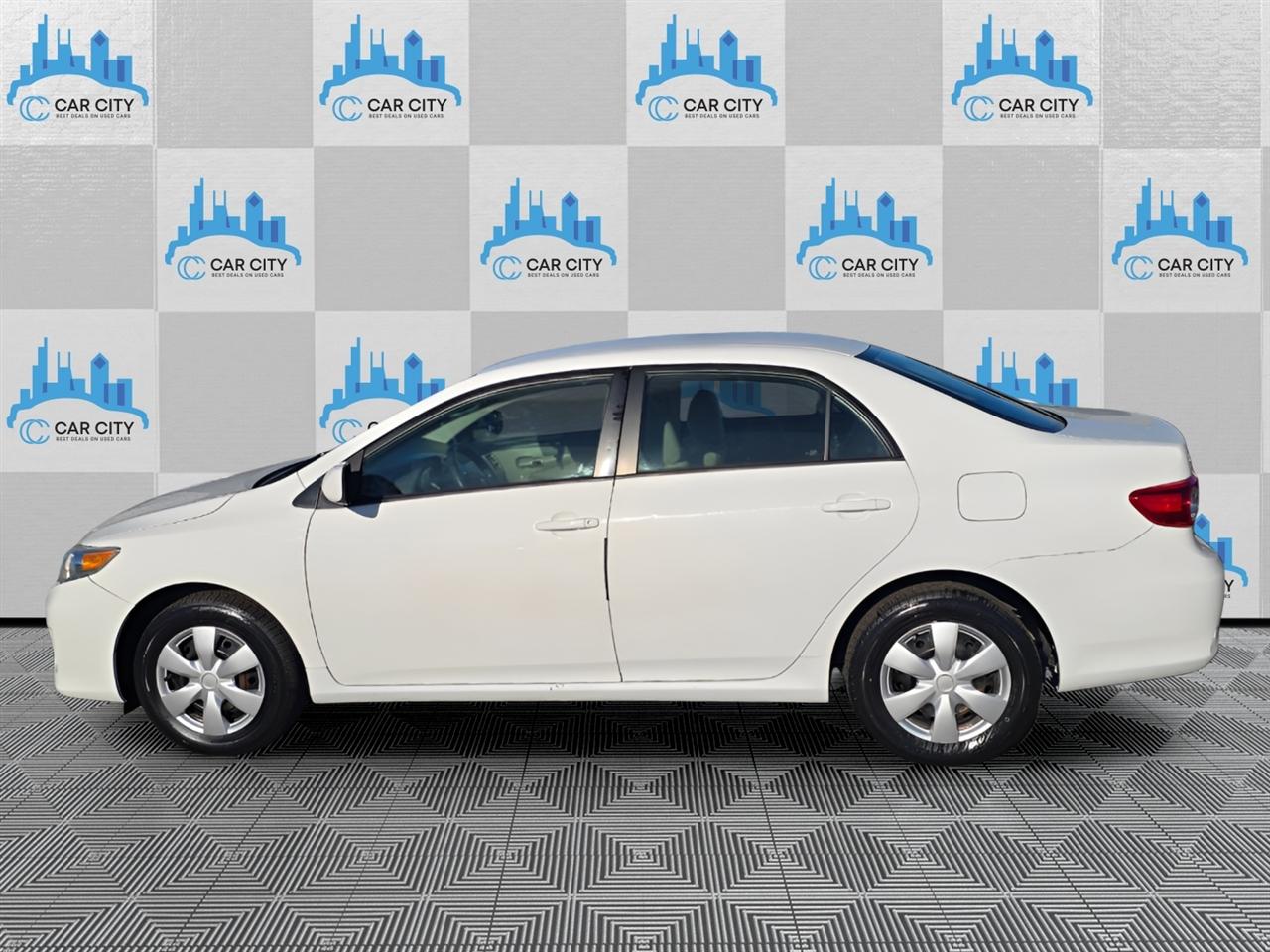 Toyota Corolla LE 2011