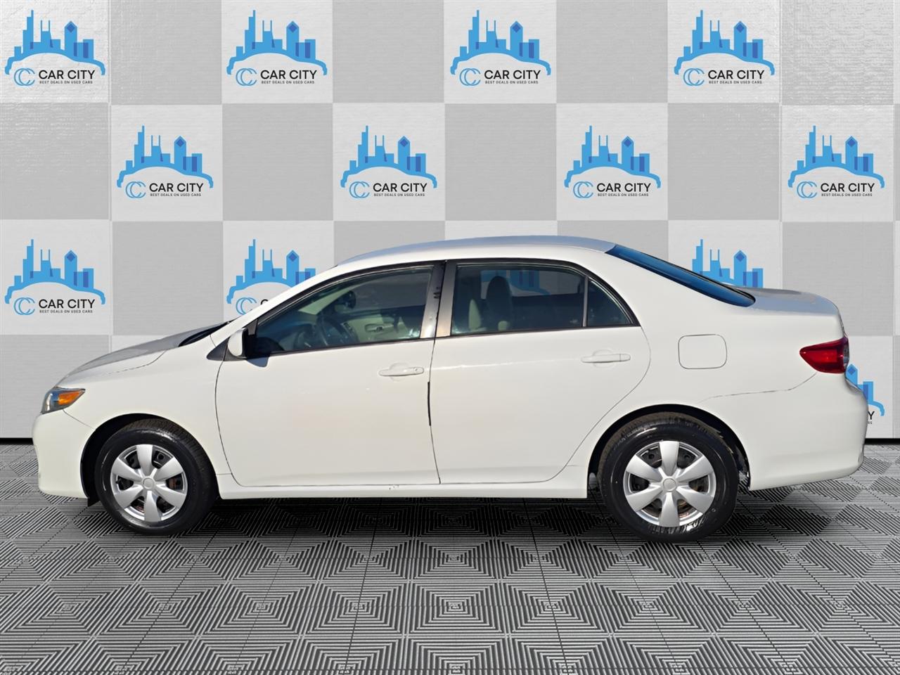 Toyota Corolla LE 2011