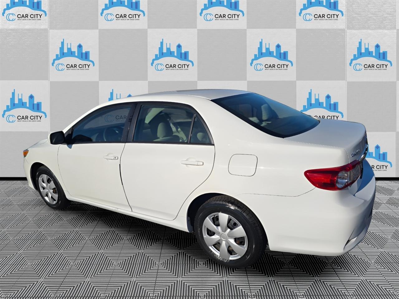 Toyota Corolla LE 2011